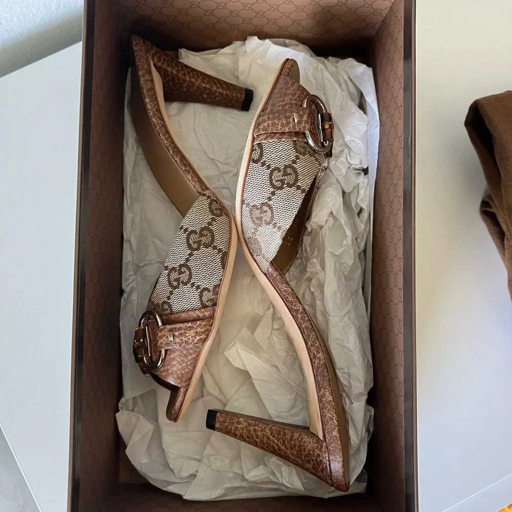 Gucci Brown Kitten Heel Shoes with Bow Detail - Picture 9 of 10